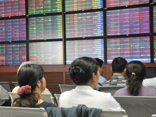 Nhà đầu tư nước ngoài gom cổ phiếu